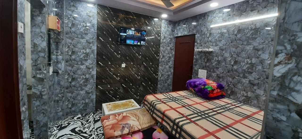 Aggarwal Luxury Room With Private Kitchen Washroom And Balcony Along With Fridge, Ac, Android Tv, Wifi In Main Lajpat Nagar Neu-Delhi Exterior foto