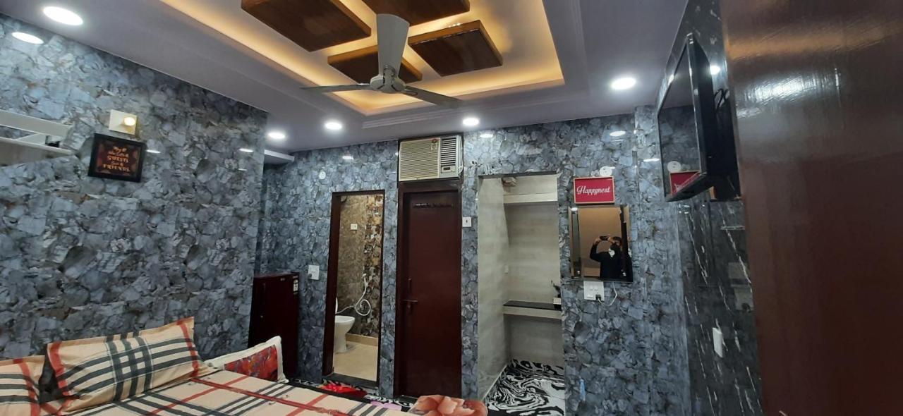 Aggarwal Luxury Room With Private Kitchen Washroom And Balcony Along With Fridge, Ac, Android Tv, Wifi In Main Lajpat Nagar Neu-Delhi Exterior foto
