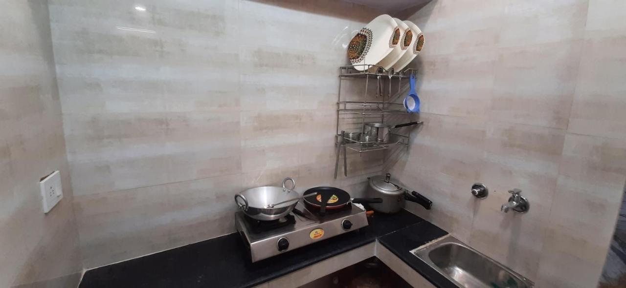 Aggarwal Luxury Room With Private Kitchen Washroom And Balcony Along With Fridge, Ac, Android Tv, Wifi In Main Lajpat Nagar Neu-Delhi Exterior foto