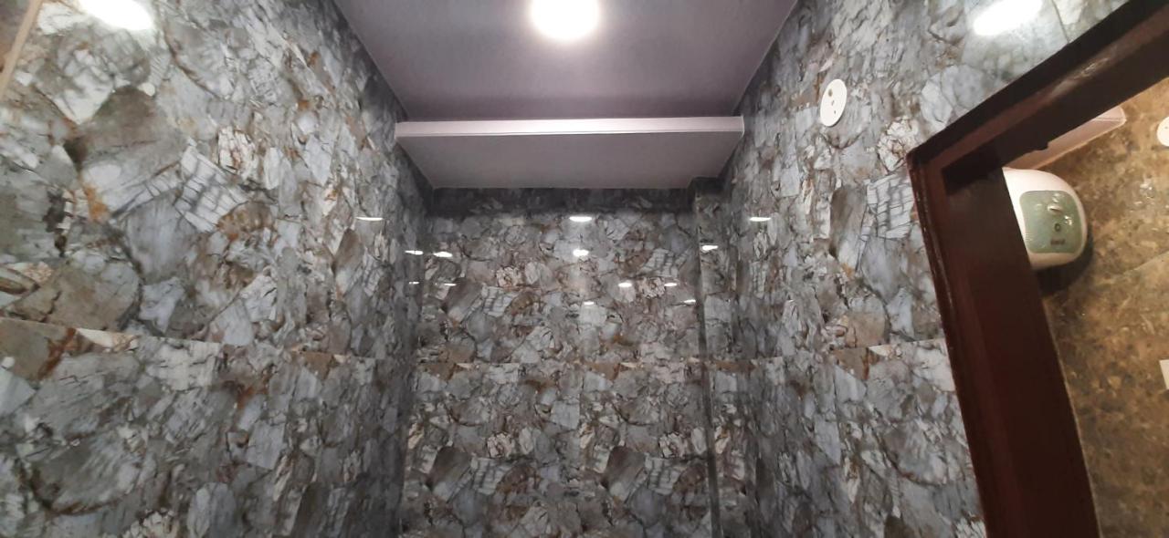 Aggarwal Luxury Room With Private Kitchen Washroom And Balcony Along With Fridge, Ac, Android Tv, Wifi In Main Lajpat Nagar Neu-Delhi Exterior foto